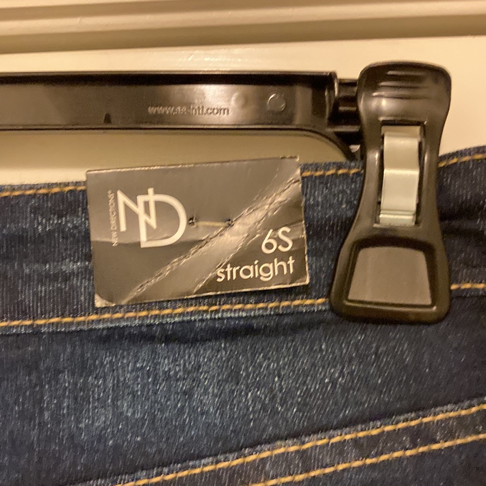 Woman’s Jeans - Picture 3 of 4